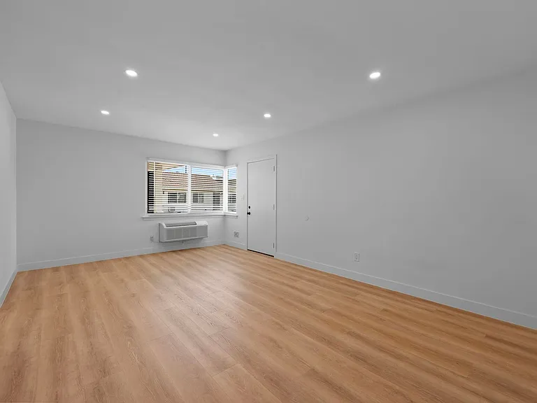 2426 N Buena Vista St #CC — Photo 14