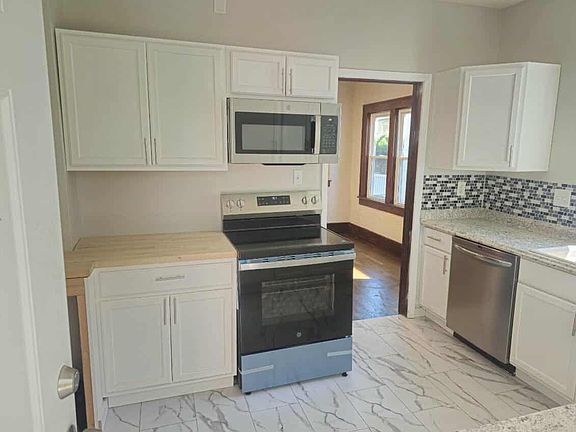 4th image of 825 Ottawa St