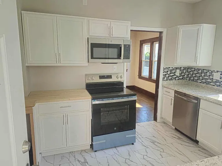 825 Ottawa St — Photo 4