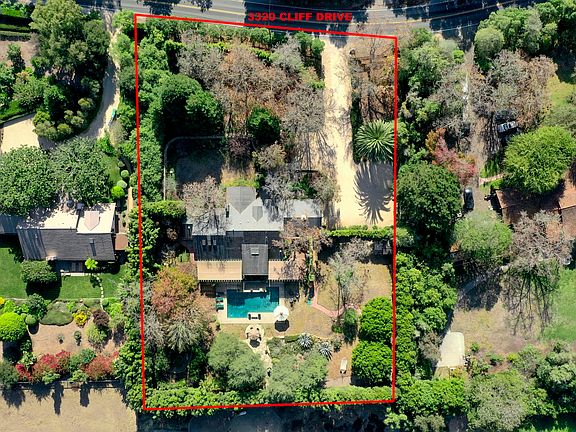 2nd image of 3320 Cliff Dr