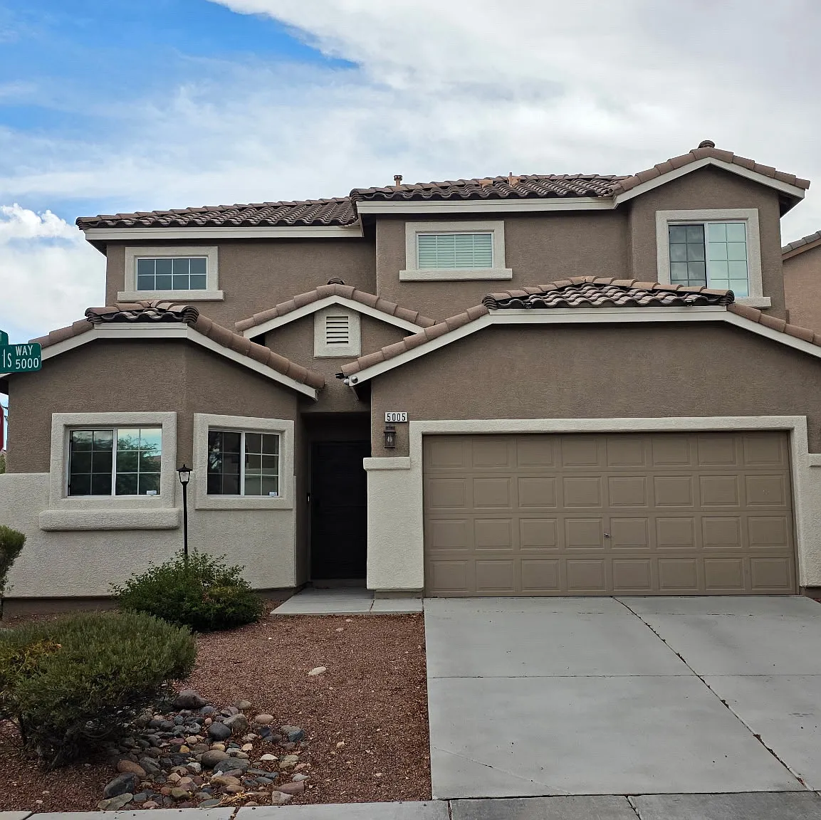 3 bed, 1996 sqft, $2,700 — Photo 1