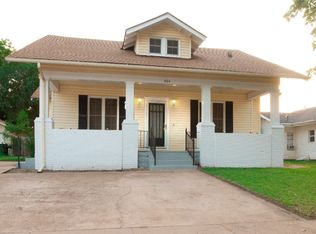 404 S 9th St, Clinton, OK 73601