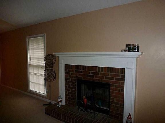 5th image of 4665 Hampton Square Dr