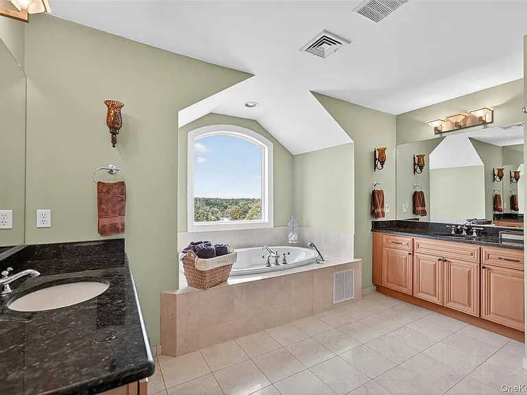 11 Dorian Way — Photo 24