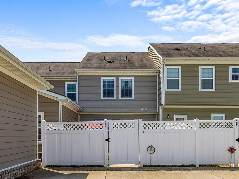 409 Oldbury Ln — Photo 31