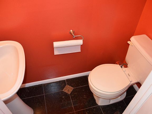 40 Cross Ridge 15 - Powder Room 1st Floor