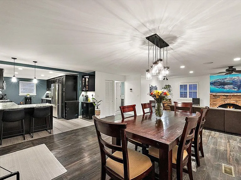 486 Charlevoix St — Photo 14