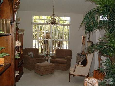 9330 Bearcat Front Room