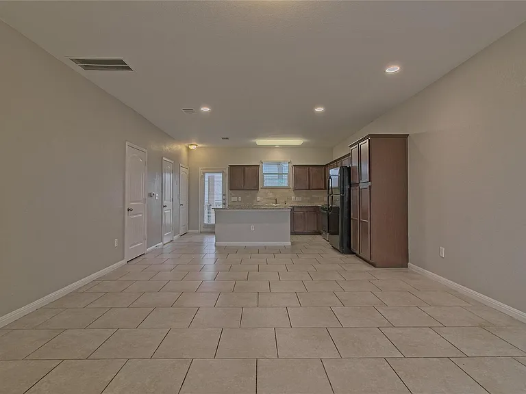 315 N Heatherwilde Blvd — Photo 7