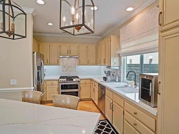 2nd image of 28324 Medlar Dr