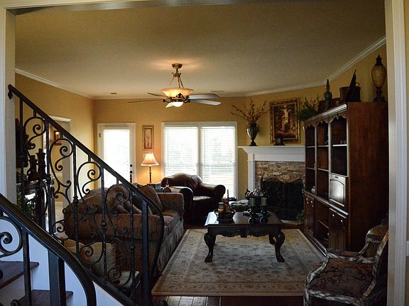 3rd image of 513 Ashton Woods Ct