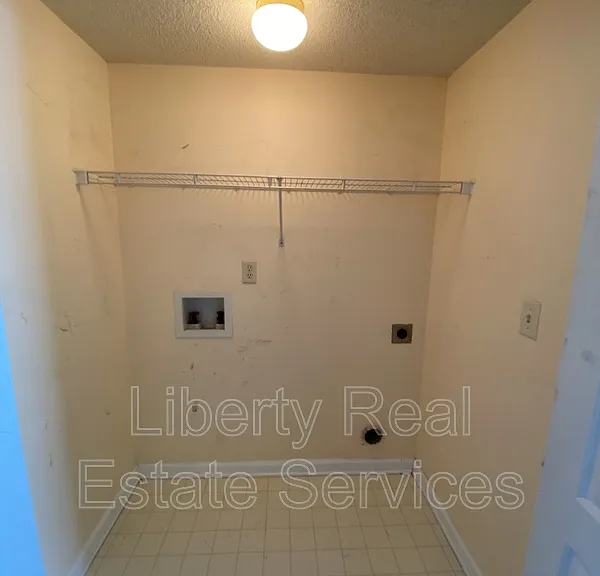 1100 Pineland Ave #8C — Photo 12