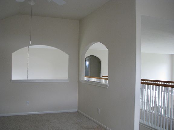 4th image of 201 Lark Hollow Ln