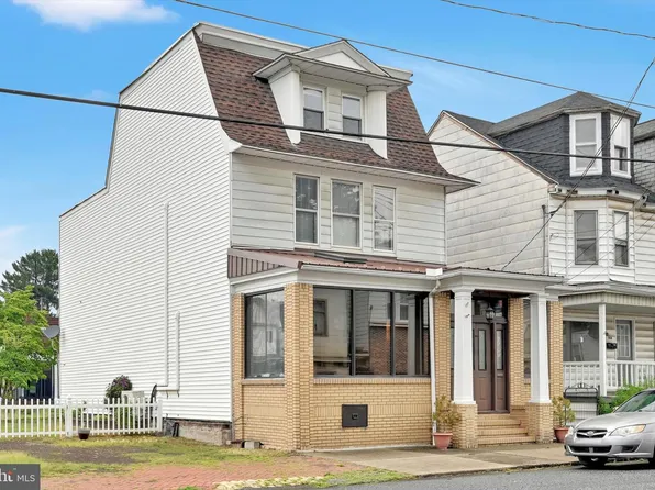38 Valley St, New Philadelphia, PA 17959