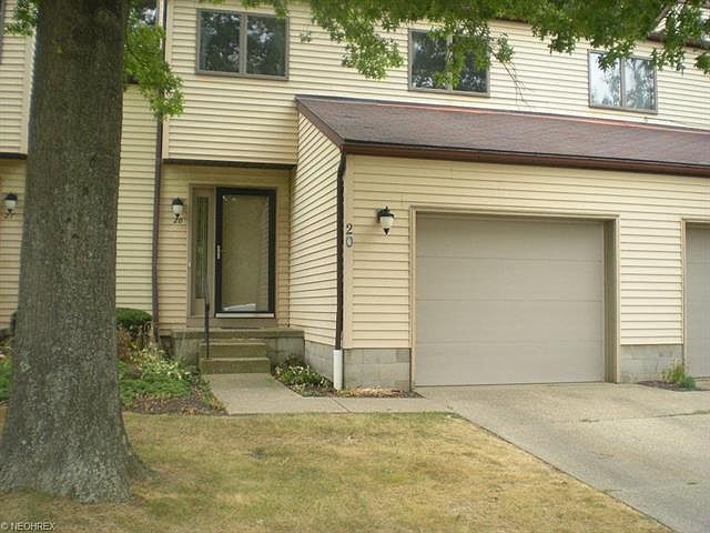 1st image of 20 Greenwood Dr