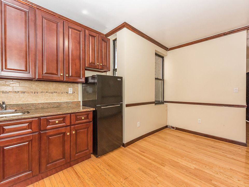 1st image of 97 E 7th St #34