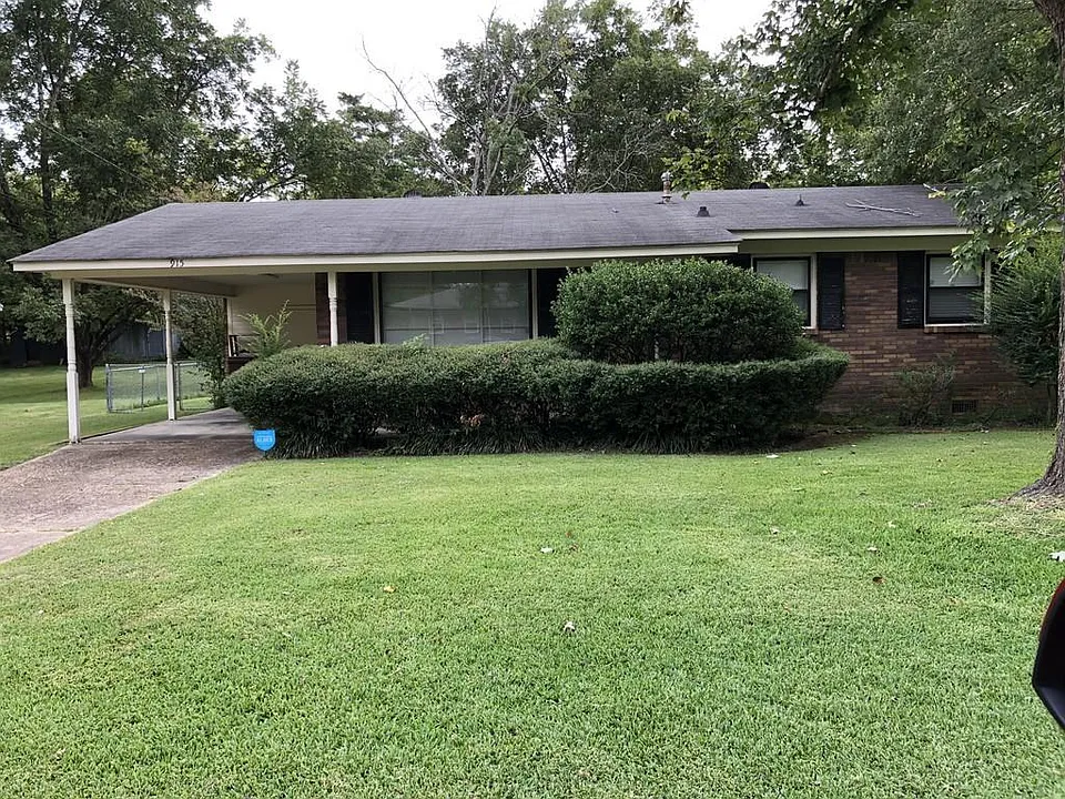 915 Eisenhower Dr