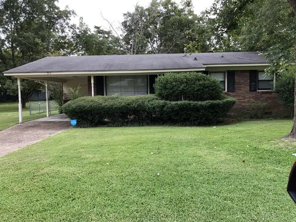 915 Eisenhower Dr, Tupelo, MS 38801