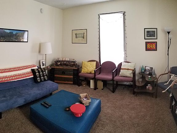 Living room - Furnished