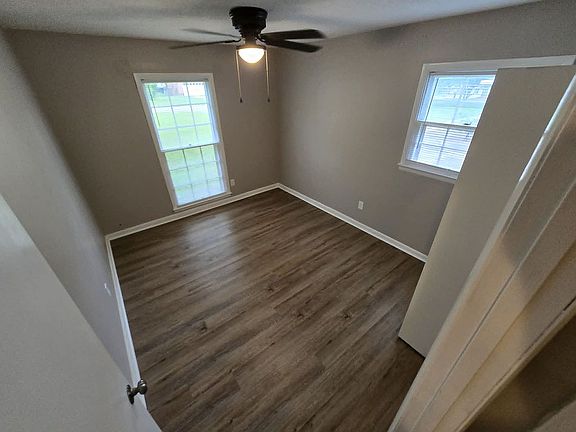 5th image of 1505 Springhill Ter