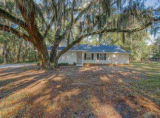 299 Broad River Dr, Beaufort, SC 29906