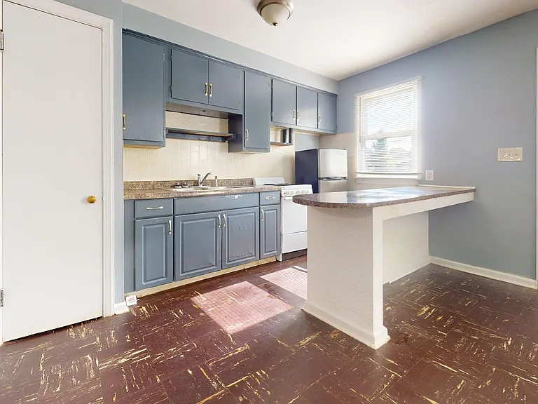 33 Stewart Ave — Photo 7