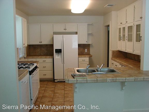 4th image of 1135 Plumas St