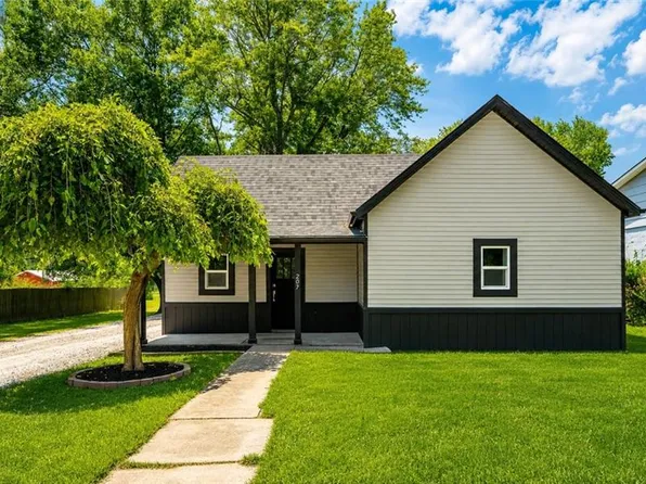207 W 3rd St, Creighton, MO 64739