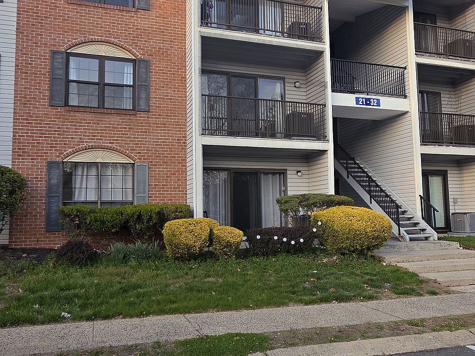 1st image of 25 Canterbury Ct
