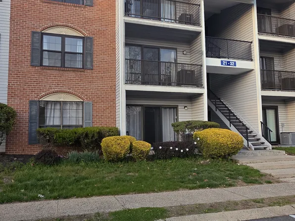 25 Canterbury Ct, Piscataway, NJ 08854