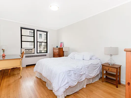 Sold by Row Real Estate LLC | media 27