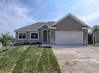 20013 E Castle Dr, Independence, MO 64057