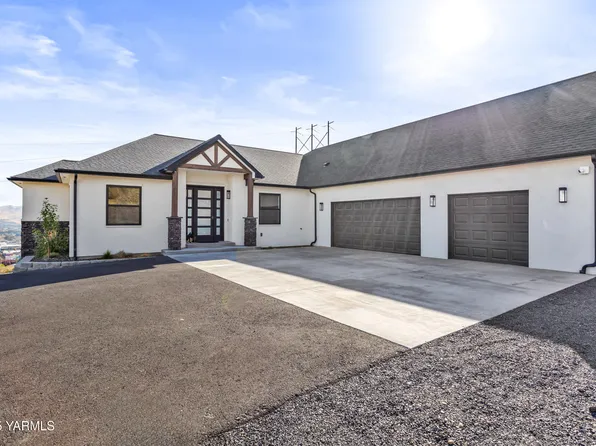 1101 Heritage Hills Dr, Selah, WA 98942