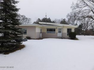 8613 E Loop Rd, Hesperia, MI 49421