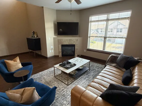 731 Mission Point Rd, Iowa City, IA 52245
