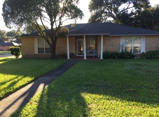 501 Portage Ln, Friendswood, TX 77546