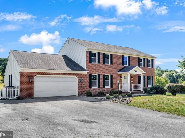 1231 Canterbury Dr, Sykesville, MD 21784