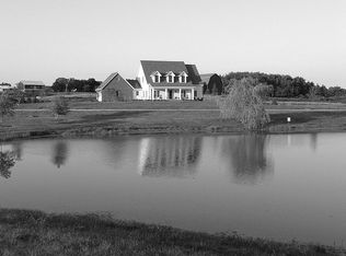 10180 Stonegate Rd, Cedarburg, WI 53012