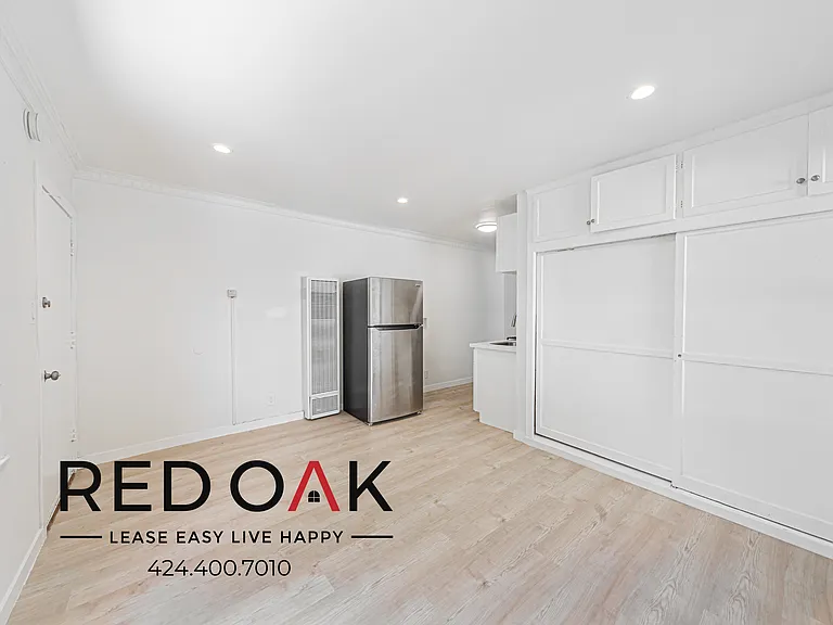 5832 Carlton Way #1B — Photo 5