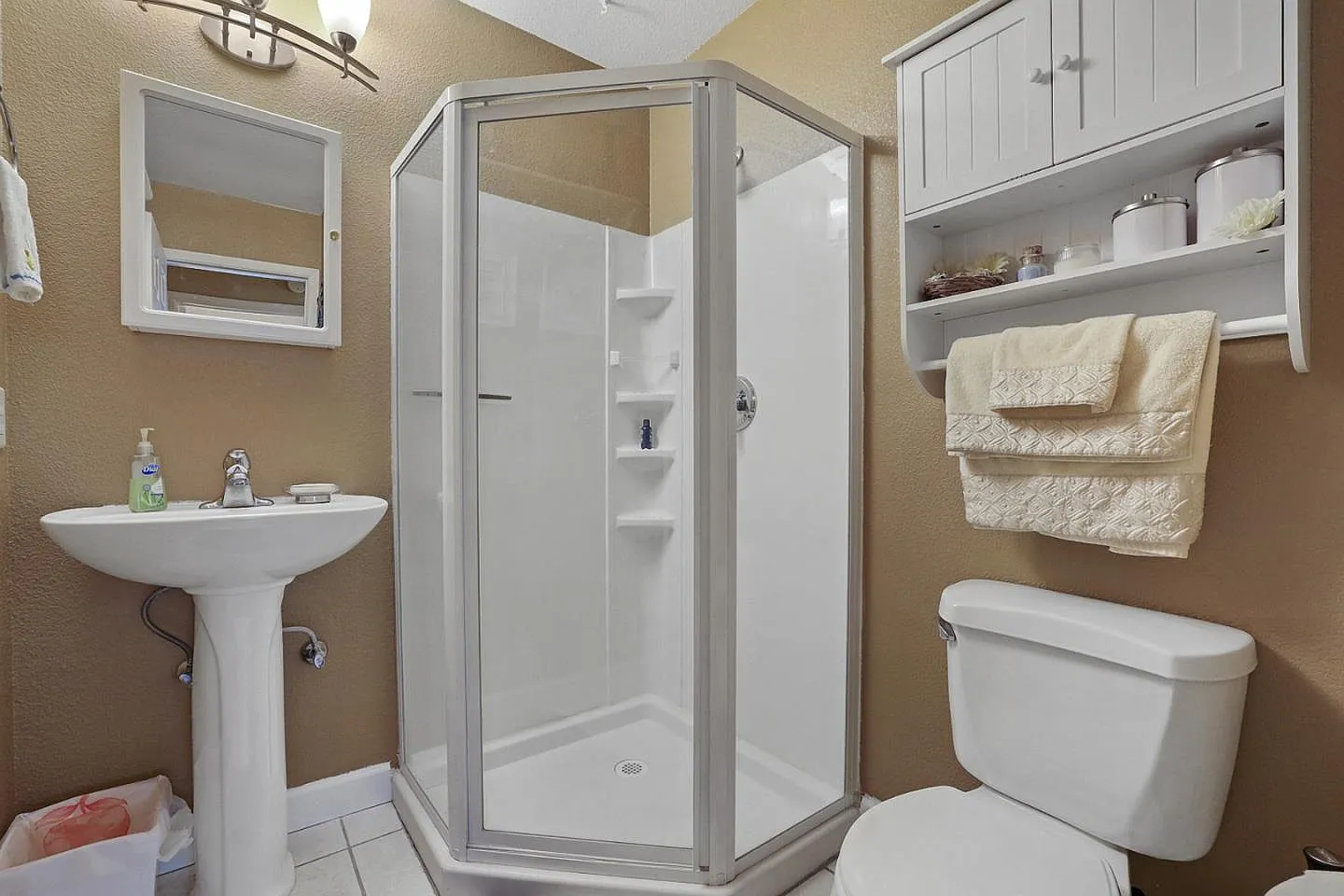 3 bed, 1437 sqft, $4,400 — Photo 2