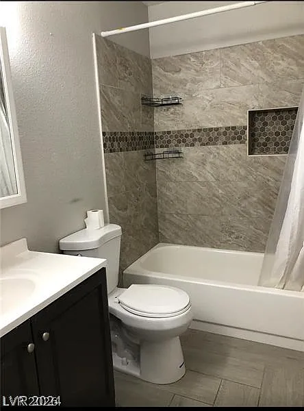 2 bed, 1.5 bath, 896 sqft, $1,300 — Photo 3