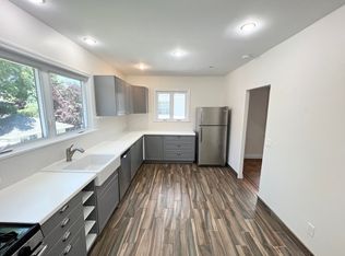 26005 Kensington Pl, Great Neck, NY 11020