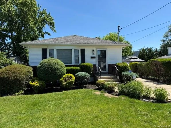 322 N Virginia Avenue, Massapequa, NY 11758