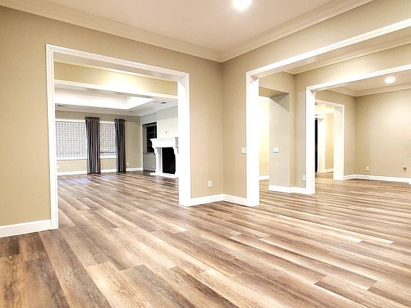 3rd image of 1003 Elderberry Dr