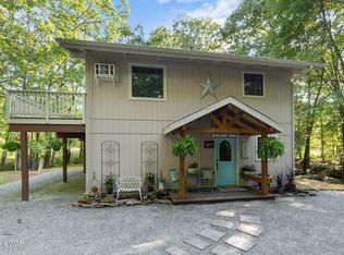 806 Boulder Ct N, Lords Valley, PA 18428