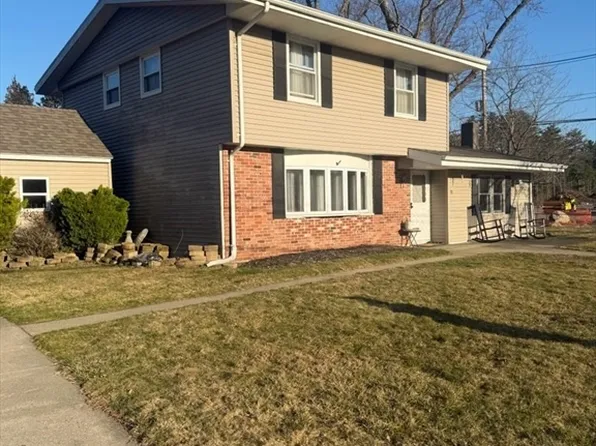 11 Margaret Rd, Taunton, MA 02780