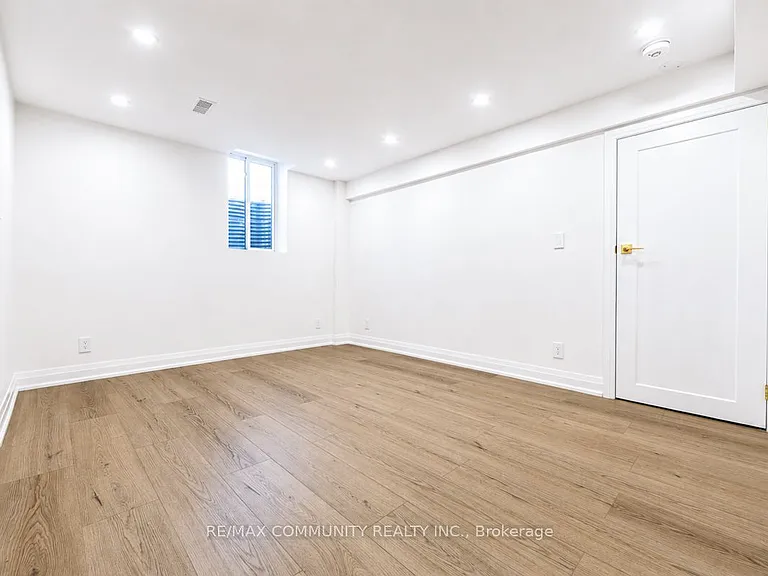 8 Capstan Ct #BASEMENT — Photo 12