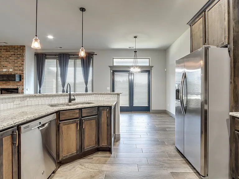 6133 Oxnard St — Photo 18