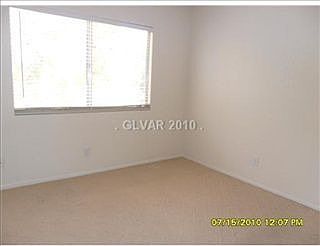 5th image of 942 Sitting Bull Dr