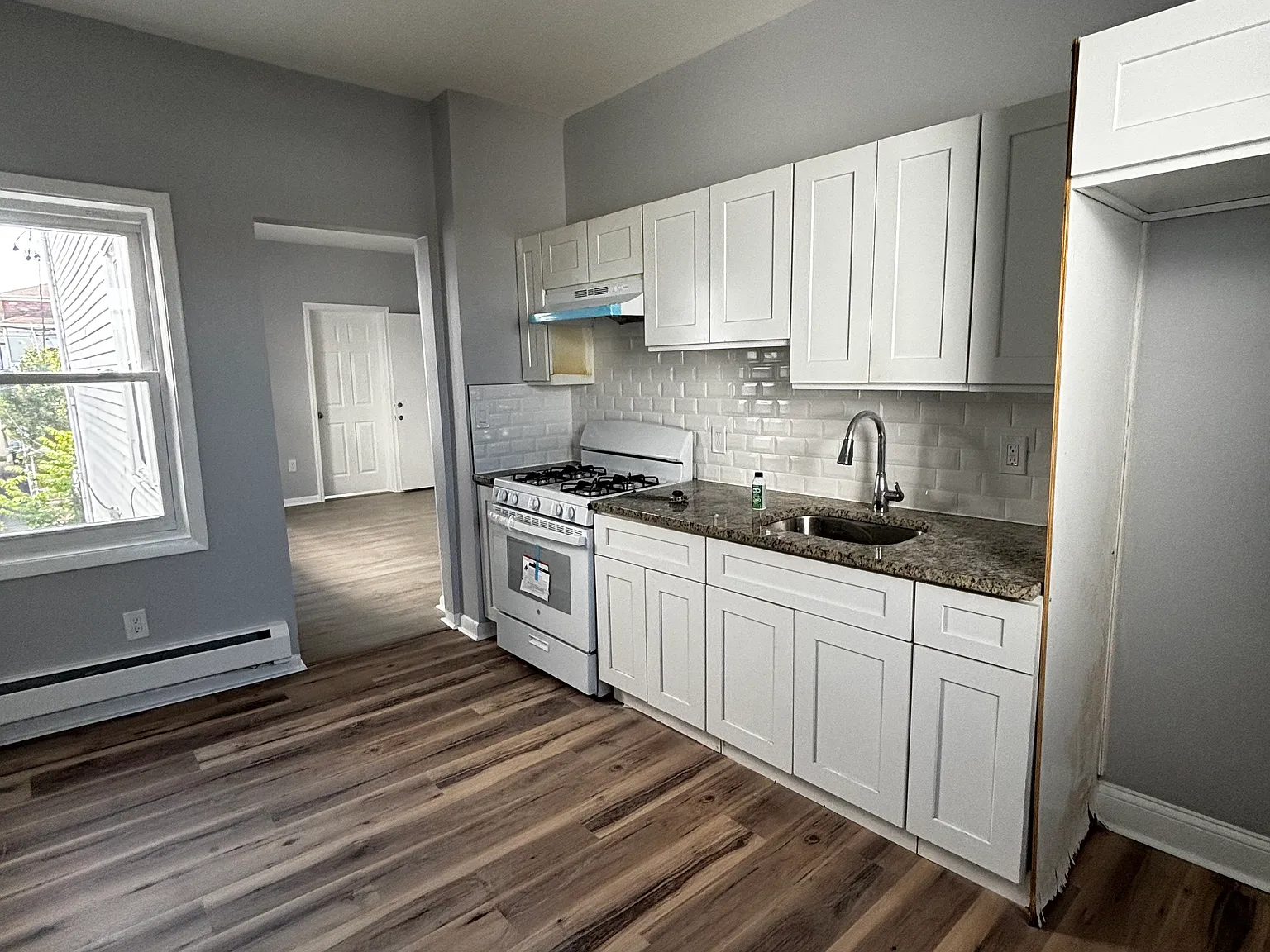 3 bed, 1000 sqft, $2,850 — Photo 4